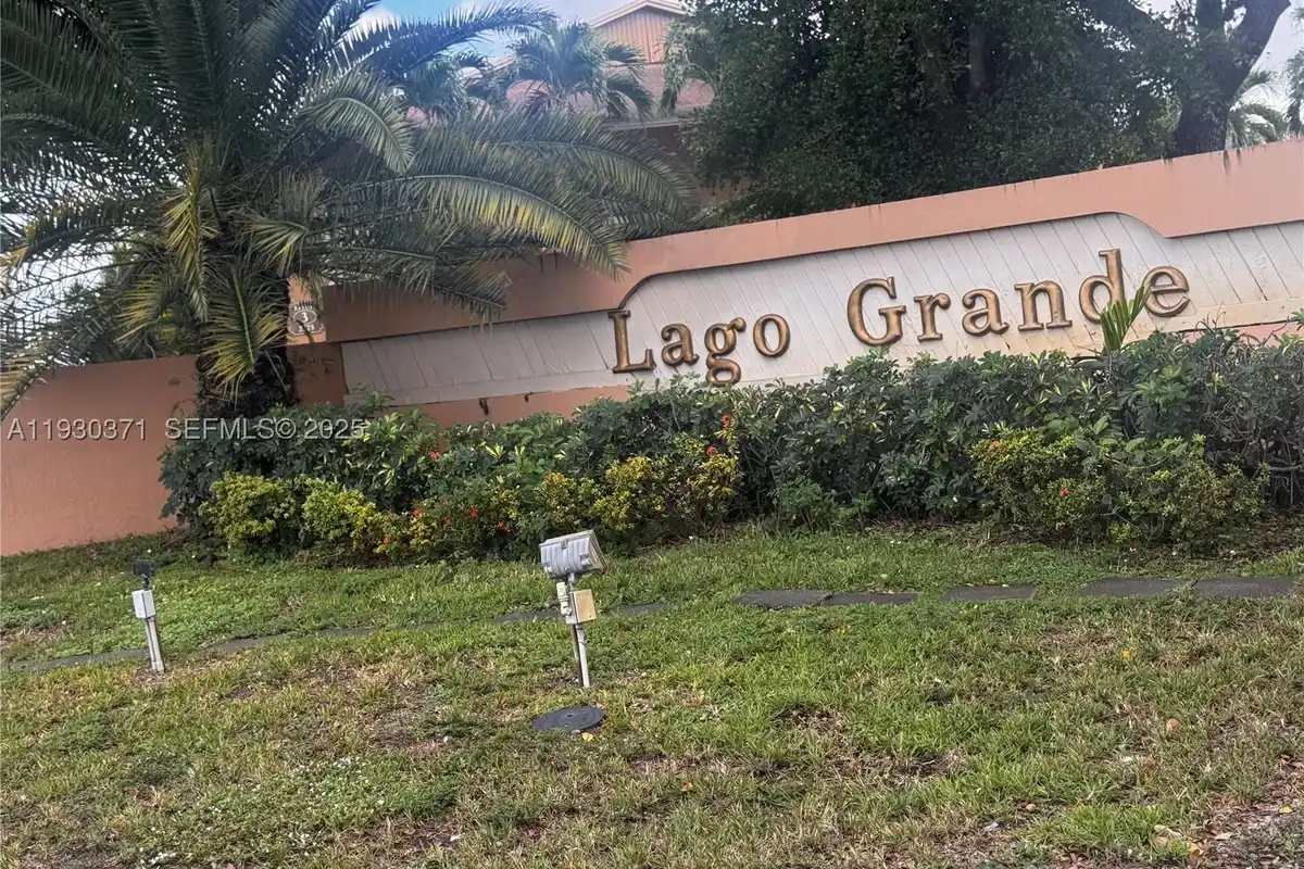 6455 W 27th Ave #44-13, Hialeah: photo 1 of 27
