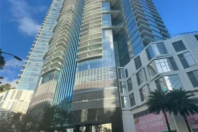 851 NE 1st Ave #2212, Miami: photo 1 of 52