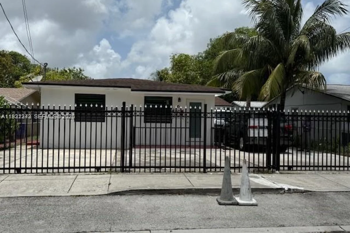 67 NW 34th St, Miami: photo 1 of 13