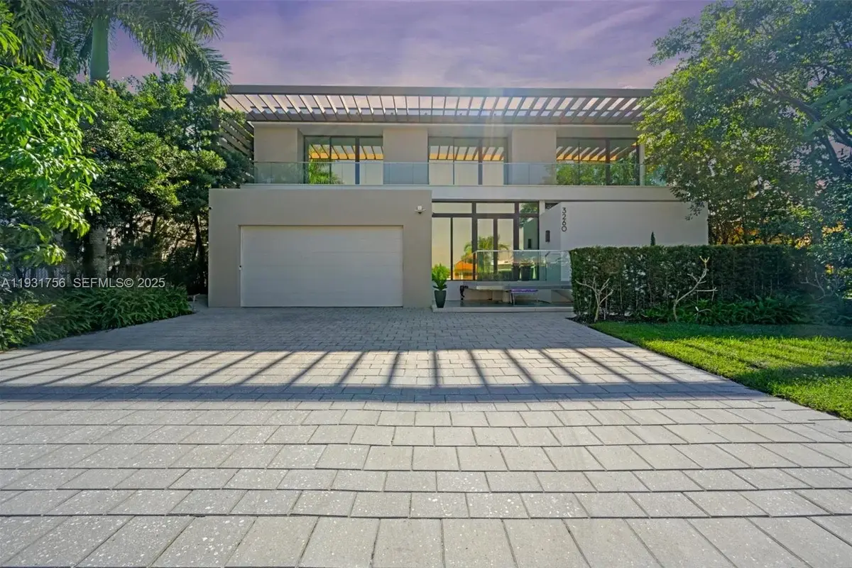3260 NE 165th St, North Miami Beach: photo 1 of 43