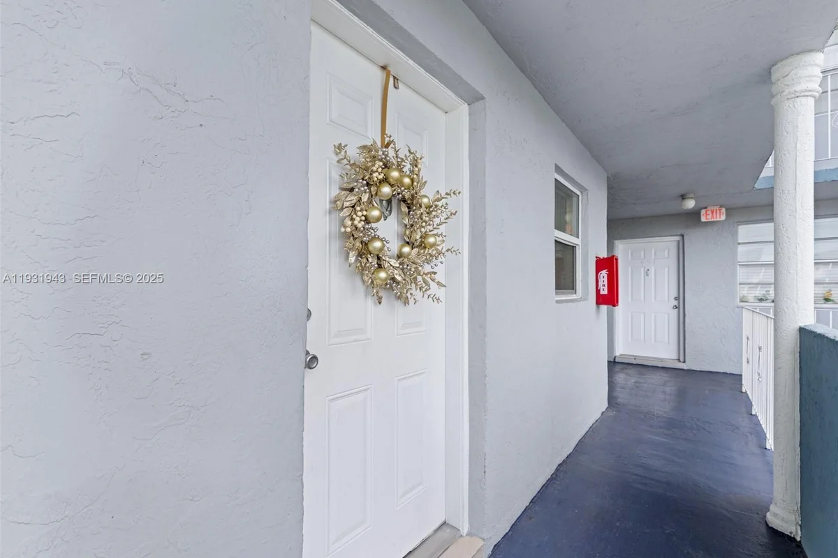 1655 W 44th Pl #448, Hialeah: photo 1 of 25