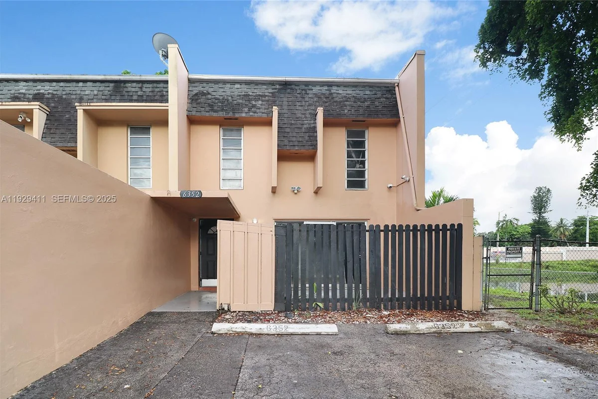 6352 Boulevard Of Champions #1, North Lauderdale: photo 1 of 29