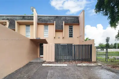 6352 Boulevard Of Champions #1, North Lauderdale: photo 1 of 29