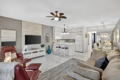 800 SW 10th Ter #4T, Hallandale Beach: photo 1 of 39