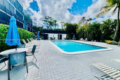 1021 Mockingbird Ln #215, Plantation: photo 1 of 44