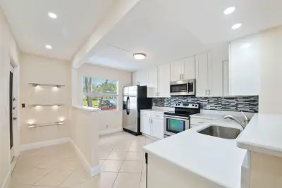 1090 Guildford E, Boca Raton: photo 1 of 33