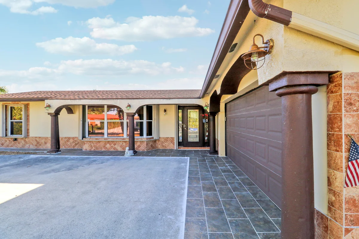 10868 Larch Ct, Palm Beach Gardens: photo 1 of 39