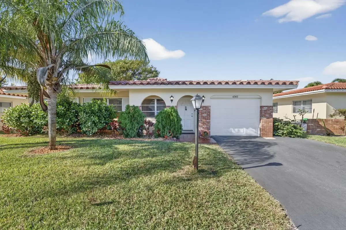4361 NW 12th Dr NW, Deerfield Beach: photo 1 of 41
