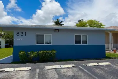 831 NW 1st Ave, Fort Lauderdale: photo 1 of 21