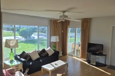 Condo in Boynton Beach: photo 1 of 17