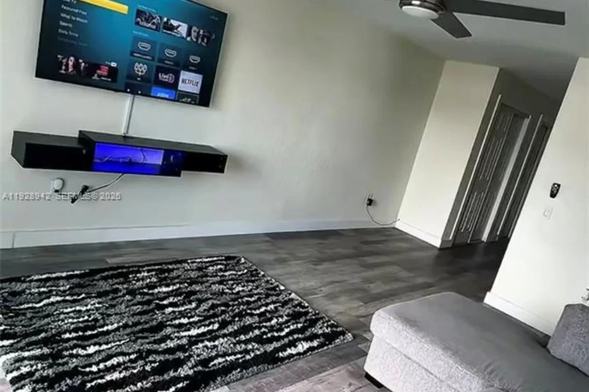 7904 West Dr #315, North Bay Village: photo 1 of 10