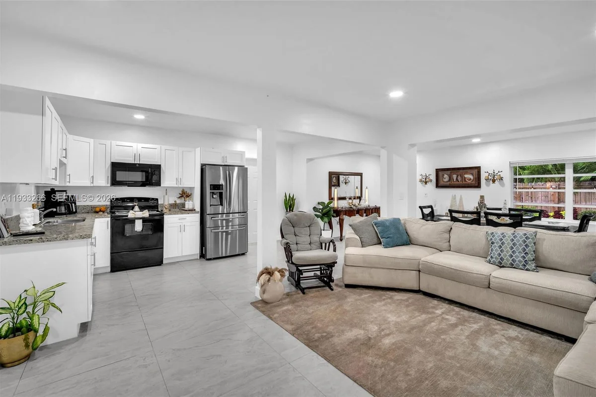 14140 NE 10th Ave, North Miami: photo 1 of 21