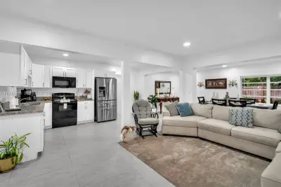14140 NE 10th Ave, North Miami: photo 1 of 21