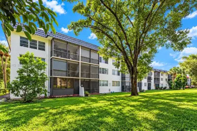 8901 S Hollybrook Blvd #303, Pembroke Pines: photo 1 of 40
