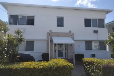 6950 Byron Ave #4, Miami Beach: photo 1 of 4
