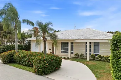 2607 Holy Cross Ln, Lake Worth: photo 1 of 30