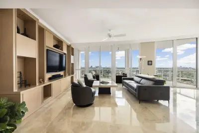 111 SE 8th Ave #Ph-1701, Fort Lauderdale: photo 1 of 32