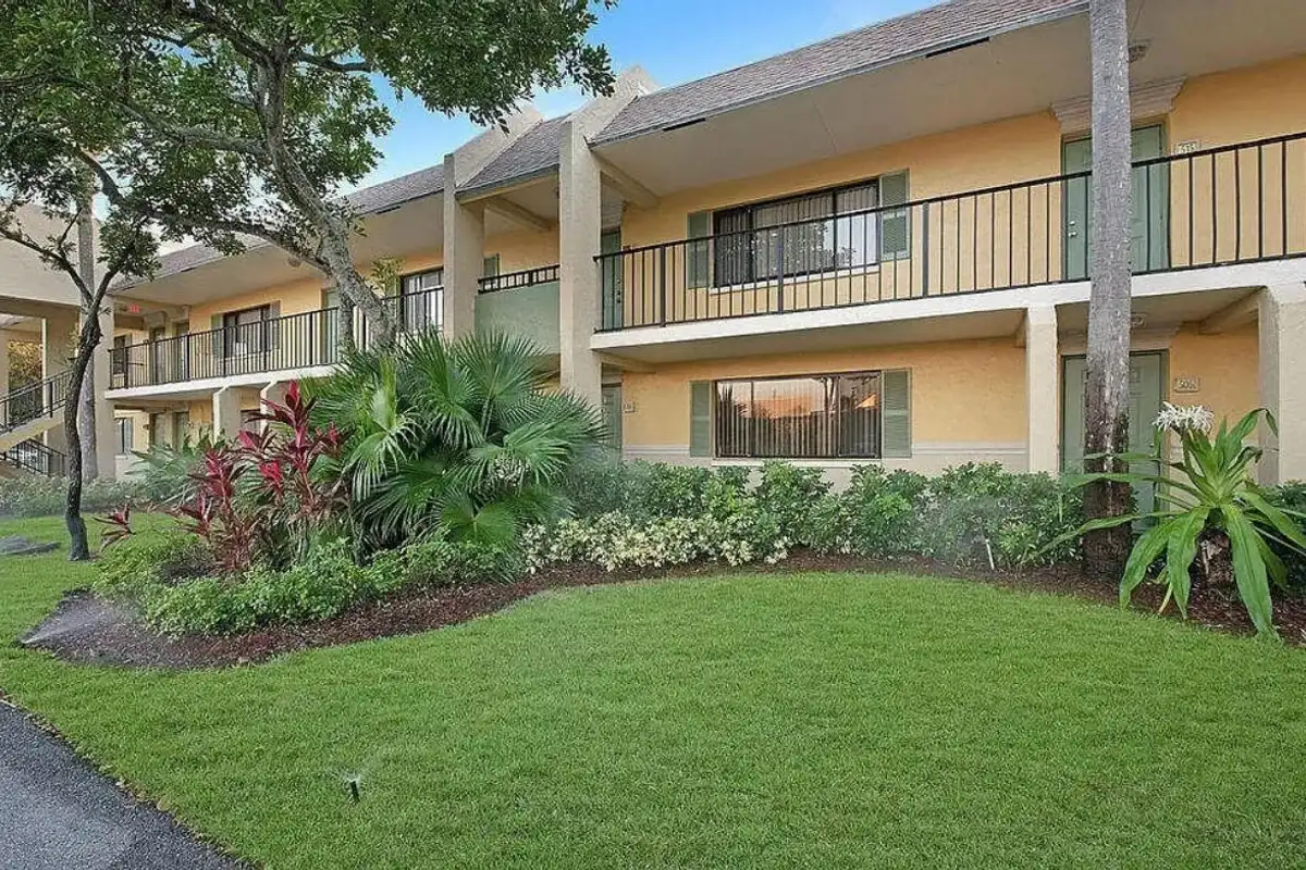416 Meadows Cir, Boynton Beach: photo 1 of 6