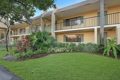 416 Meadows Cir, Boynton Beach: photo 1 of 6