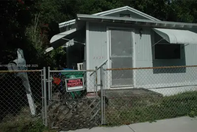 3537 Charles Ave, Miami: photo 1 of 12