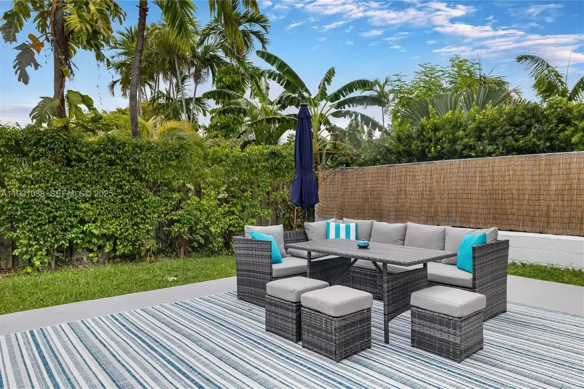 8926 Abbott Ave, Surfside: photo 1 of 30