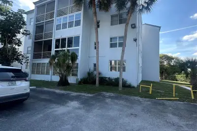 2800 Somerset Dr #J107, Lauderdale Lakes: photo 1 of 12