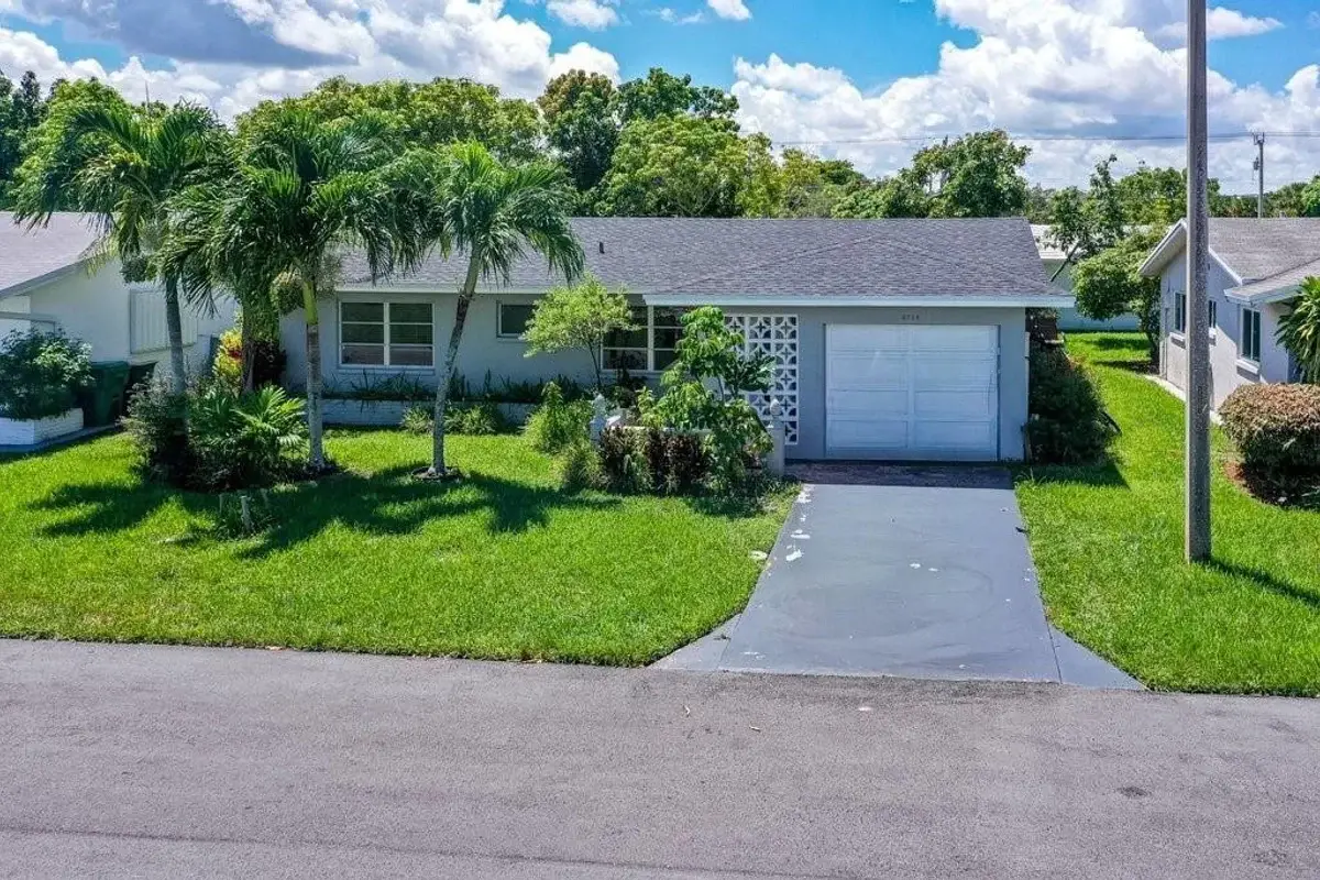 6708 NW 57th Dr, Tamarac: photo 1 of 11