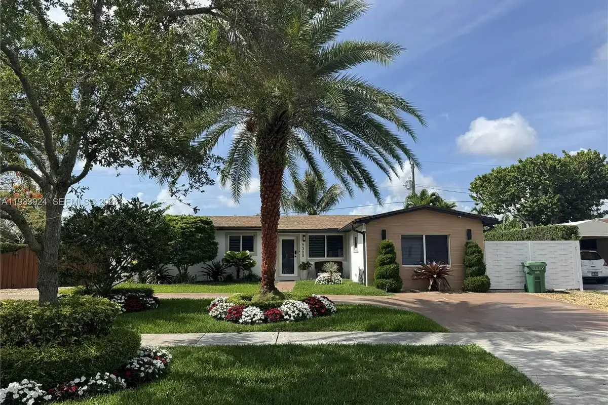9300 SW 192nd Dr, Cutler Bay: photo 1 of 26