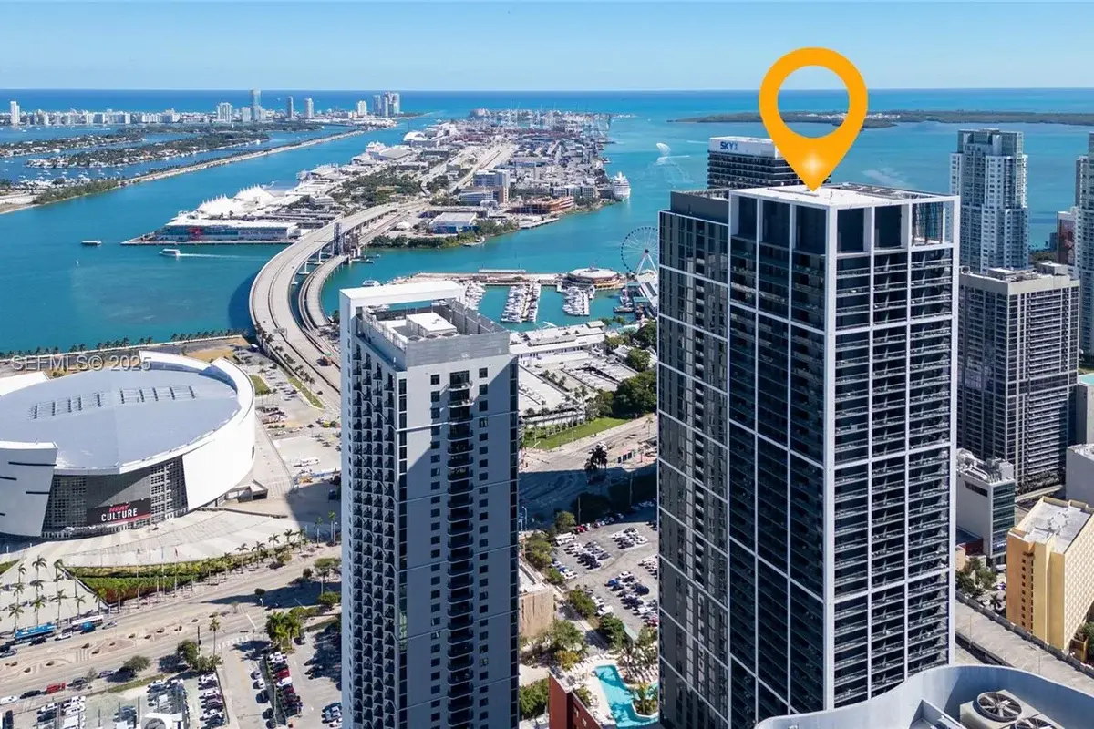159 NE 6th St #PH5001, Miami: photo 1 of 31