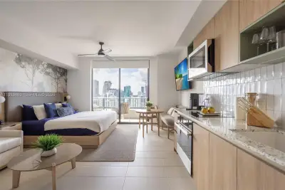 159 NE 6th St #4010, Miami: photo 1 of 86