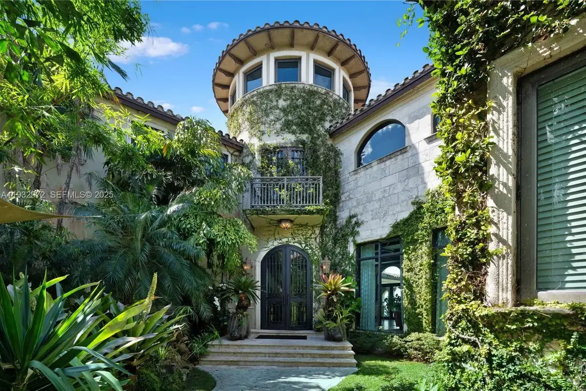 10330 W Broadview Dr, Bay Harbor Islands: photo 1 of 35