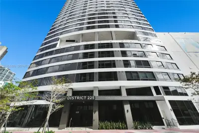225 N Miami Ave #901, Miami: photo 1 of 53