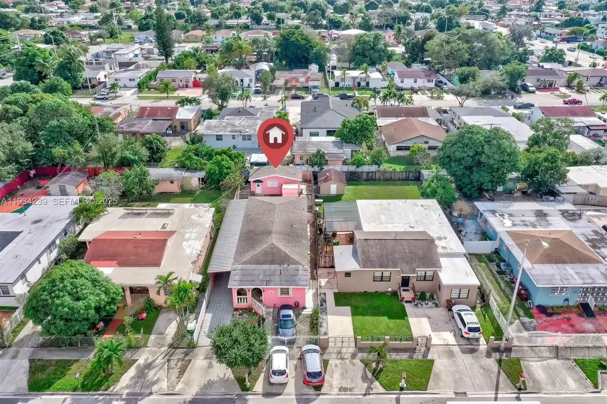 854 E 24th St, Hialeah: photo 1 of 17