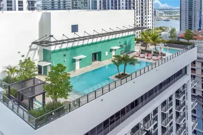 11 NE 6 St #2201, Miami: photo 1 of 46
