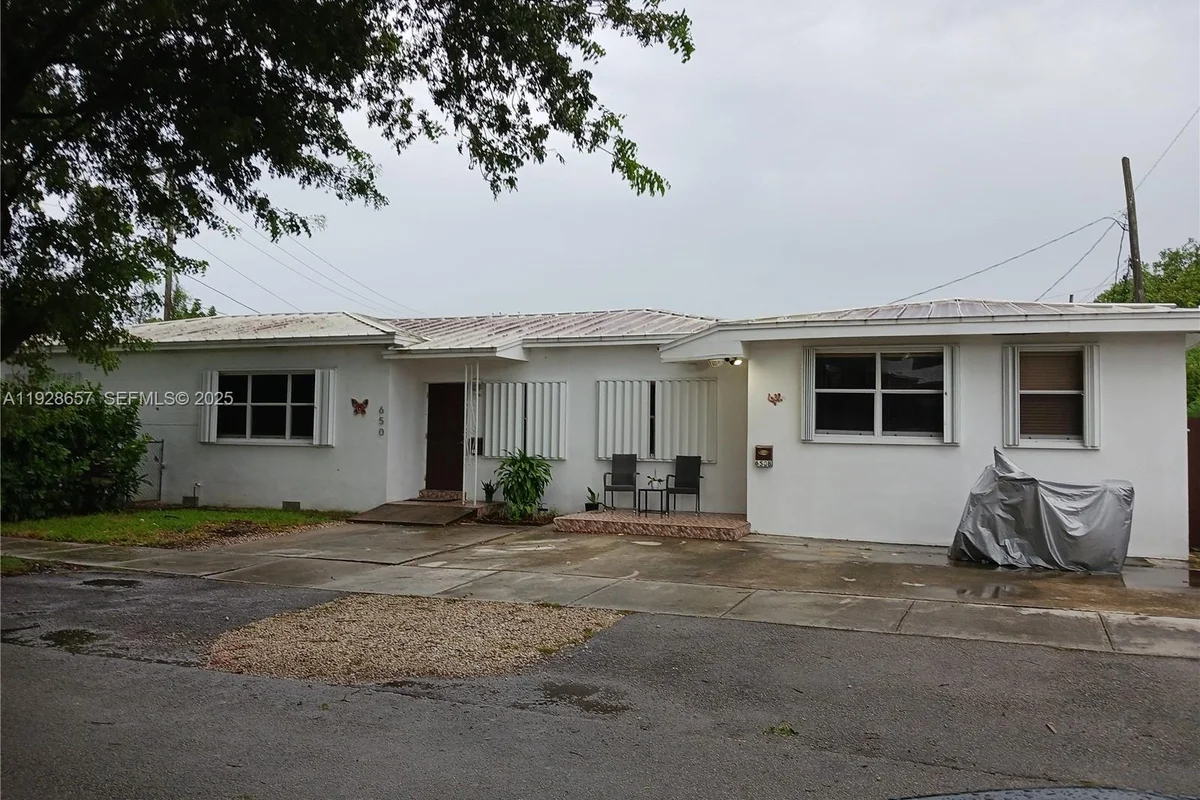 650 SW 44th Ct, Miami: photo 1 of 12