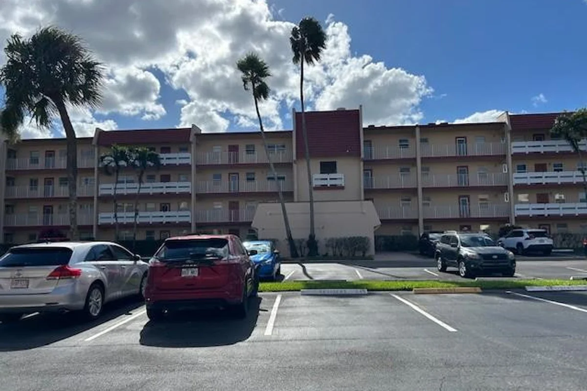 1000 Country Club Dr #403, Margate: photo 1 of 45