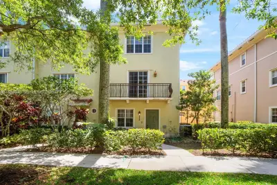 888 University Blvd, Jupiter: photo 1 of 43