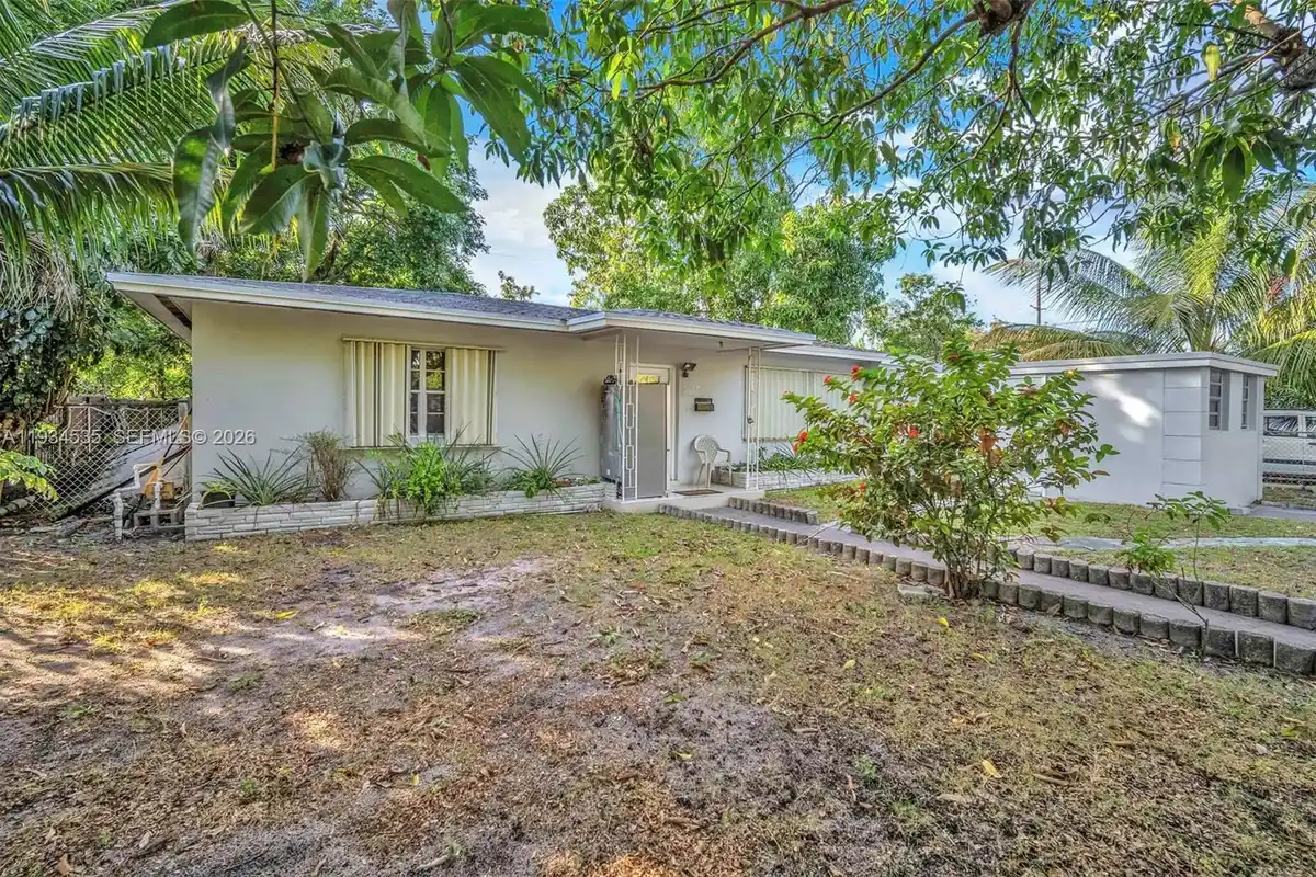 16234 NE 9th Ct, North Miami Beach: photo 1 of 13
