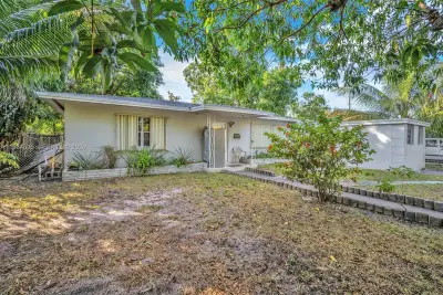 16234 NE 9th Ct, North Miami Beach: photo 1 of 13