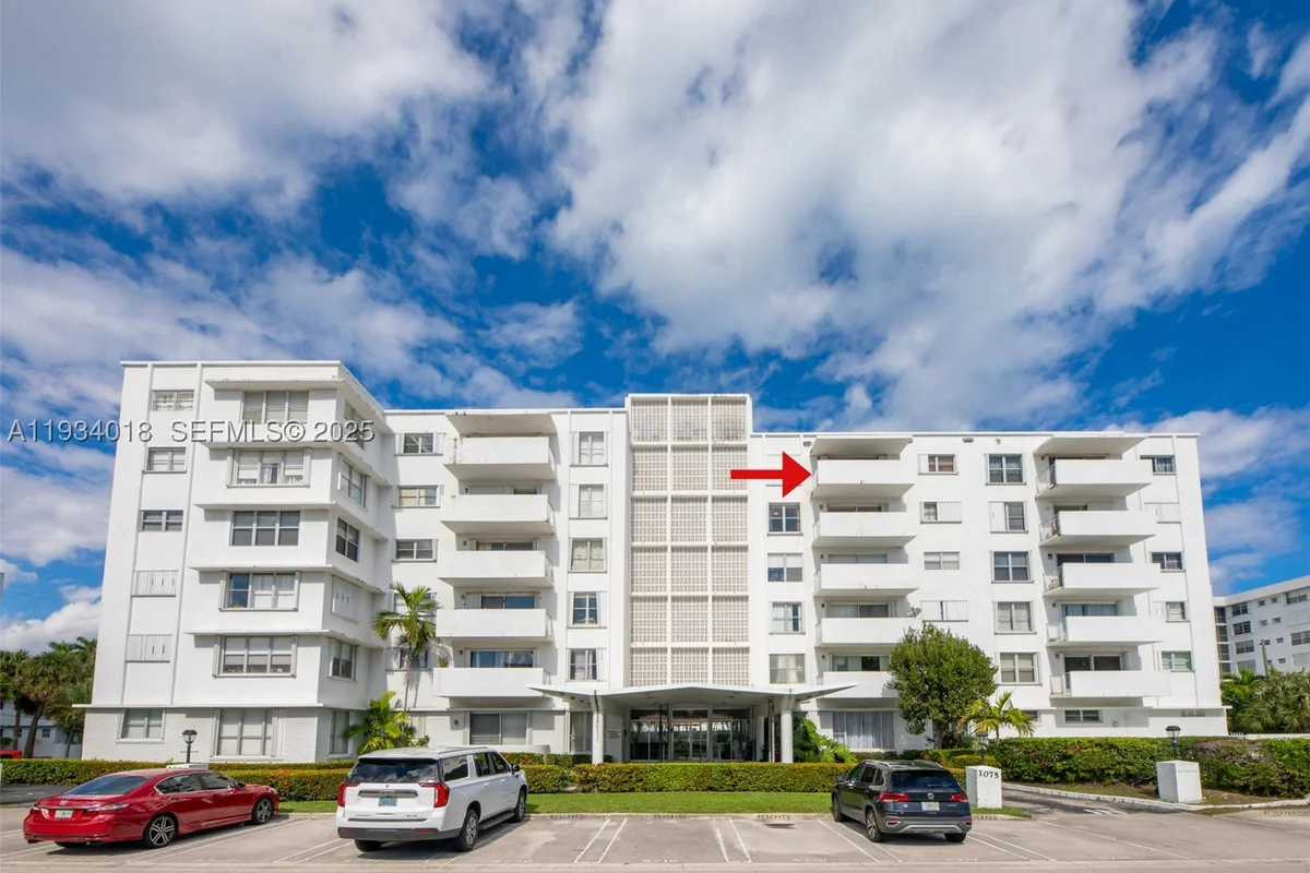 Condo in Bay Harbor Islands: photo 1 of 33