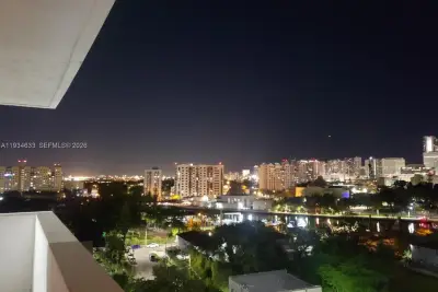 36 NW 6th Ave #906, Miami: photo 1 of 37