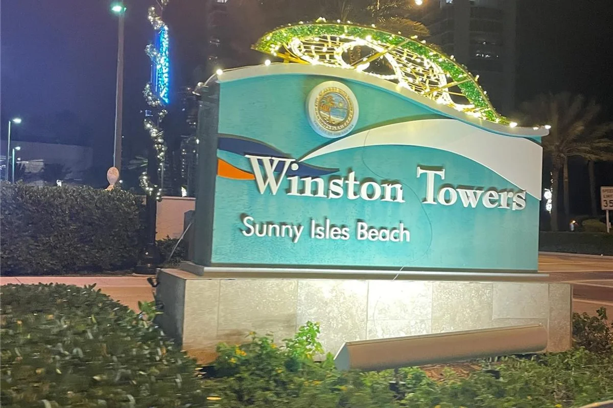 251 174th St #220, Sunny Isles Beach: photo 1 of 25