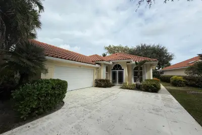 222 E Tall Oaks Cir, Palm Beach Gardens: photo 1 of 19