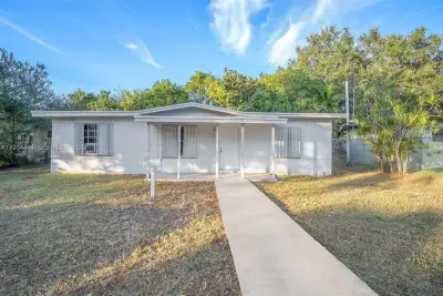 265 NW 135th, North Miami: photo 1 of 27