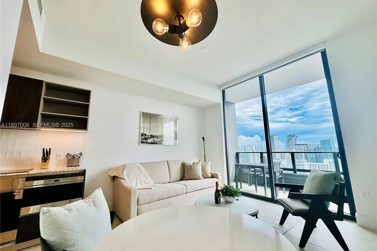 159 NE 6th St #4807, Miami: photo 1 of 63