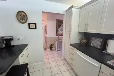 324 SE 10th St #207, Dania Beach: photo 1 of 41