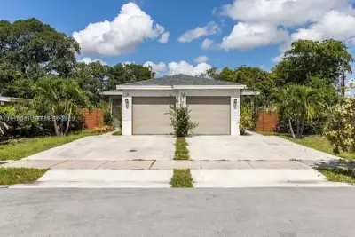 933 NW 2nd Ave, Fort Lauderdale: photo 1 of 12