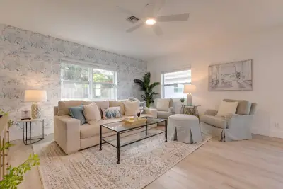 522 Eastwind Dr, North Palm Beach: photo 1 of 20