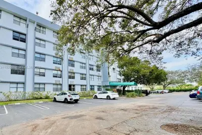 2501 Riverside Dr #207-A, Coral Springs: photo 1 of 15