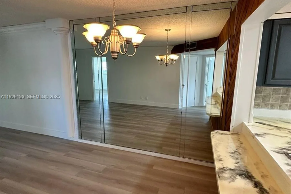 8001 Fairview Dr #101, Tamarac: photo 1 of 13